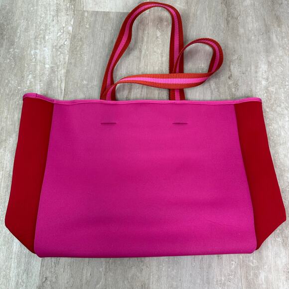 Summersalt The Perfect Beach Tote in Hibiscus & Lava Neoprene - Picture 1 of 9